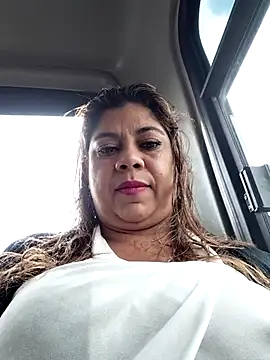 Laura-Hernandez online show from December 22, 3:20 pm