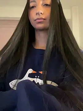 Snapshot of aly_golden_ chatting on December 21, 7:45 am aly golden online show from December 21, 7:45 am