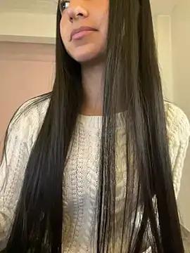 Snapshot of aly_golden_ chatting on December 23, 8:00 am aly golden online show from December 23, 8:00 am