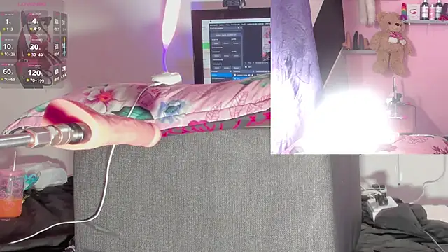 Snapshot of kira_touka chatting on November 27, 3:08 am kira touka online show from November 27, 3:08 am