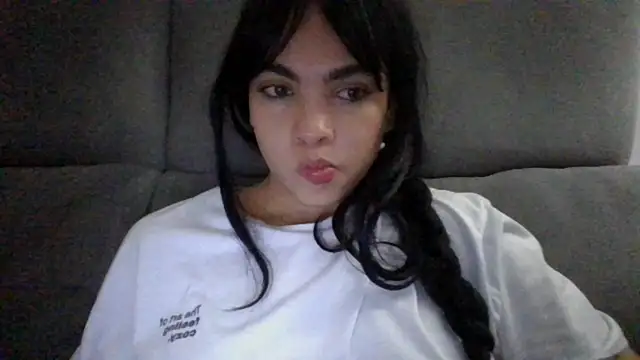 Snapshot of Kiri_Cutee chatting on December 5, 8:33 am Kiri Cutee online show from December 5, 8:33 am