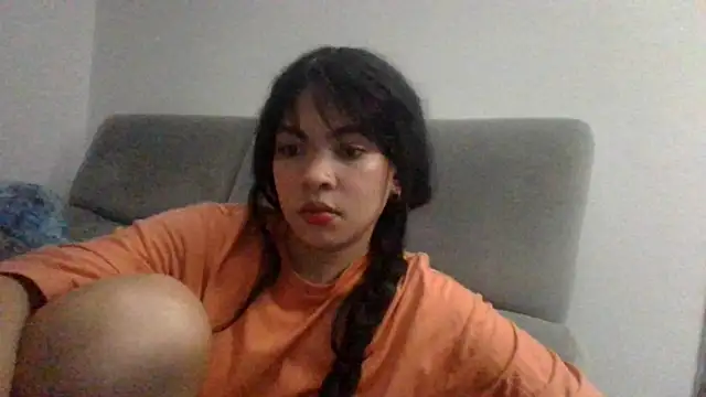 Snapshot of Kiri_Cutee chatting on December 11, 5:32 am Kiri Cutee online show from December 11, 5:32 am