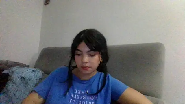 Snapshot of Kiri_Cutee chatting on December 20, 5:47 am Kiri Cutee online show from December 20, 5:47 am