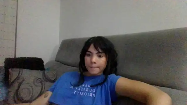 Snapshot of Kiri_Cutee chatting on December 20, 8:49 am Kiri Cutee online show from December 20, 8:49 am