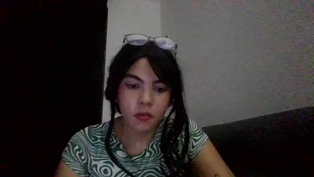 Snapshot of Kiri_Cutee chatting on February 1, 6:00 am Kiri Cutee online show from February 1, 6:00 am