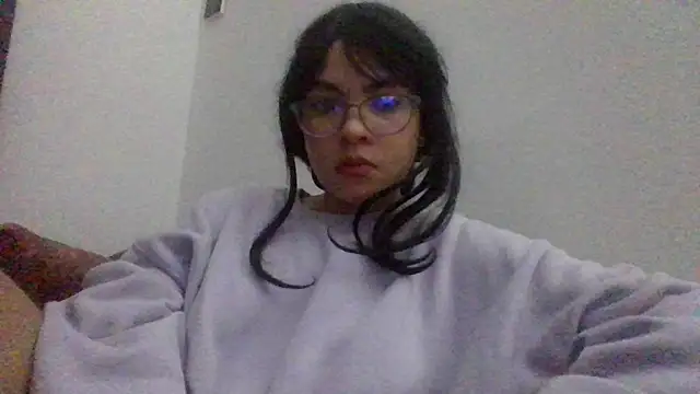 Snapshot of Kiri_Cutee chatting on February 4, 5:42 am Kiri Cutee online show from February 4, 5:42 am