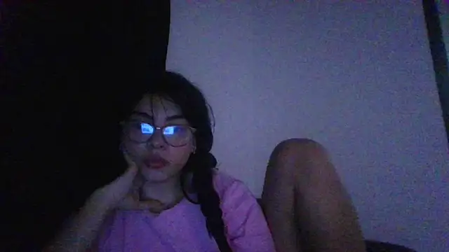 Snapshot of Kiri_Cutee chatting on February 7, 5:10 am Kiri Cutee online show from February 7, 5:10 am