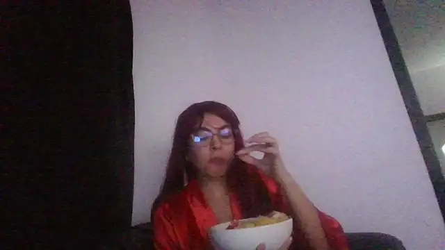Snapshot of Kiri_Cutee chatting on February 10, 5:47 am Kiri Cutee online show from February 10, 5:47 am