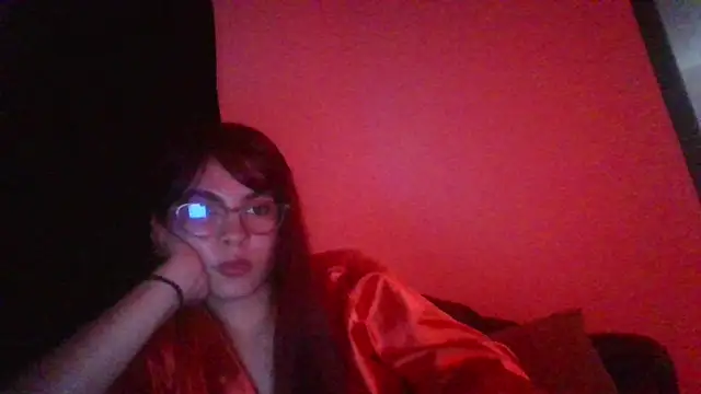 Snapshot of Kiri_Cutee chatting on February 10, 8:53 am Kiri Cutee online show from February 10, 8:53 am