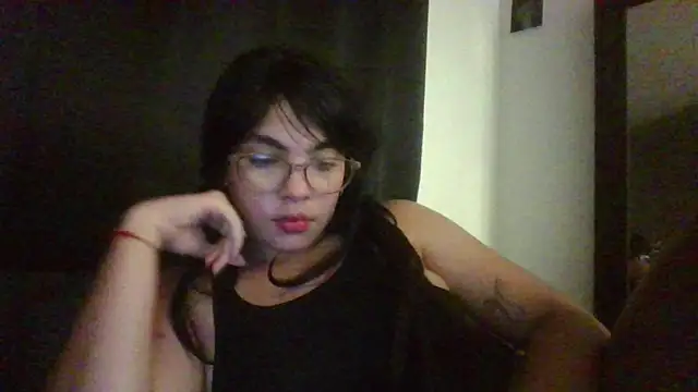 Snapshot of Kiri_Cutee chatting on March 3, 5:20 am Kiri Cutee online show from March 3, 5:20 am