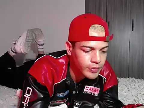 Snapshot of SWEET_MIGUEL chatting on October 21, 2:45 am SWEET MIGUEL online show from October 21, 2:45 am