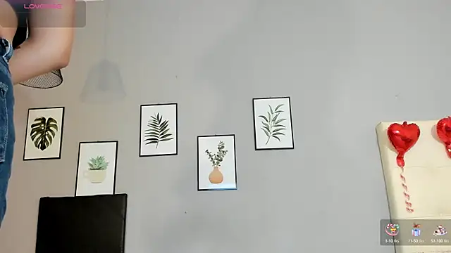 Snapshot of Maia_W10 chatting on March 22, 12:35 pm Maia W10 online show from March 22, 12:35 pm