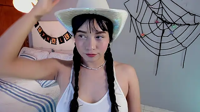 Snapshot of Maia_W10 chatting on October 29, 12:29 pm Maia W10 online show from October 29, 12:29 pm