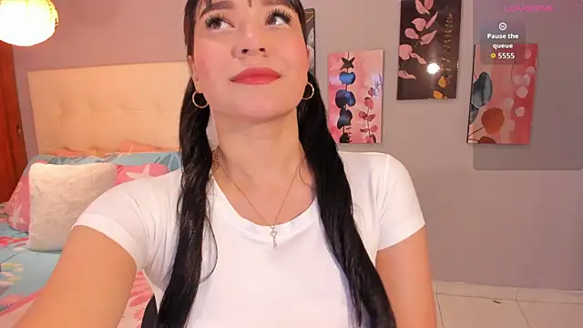 Snapshot of Maia_W10 chatting on November 24, 12:16 pm Maia W10 online show from November 24, 12:16 pm