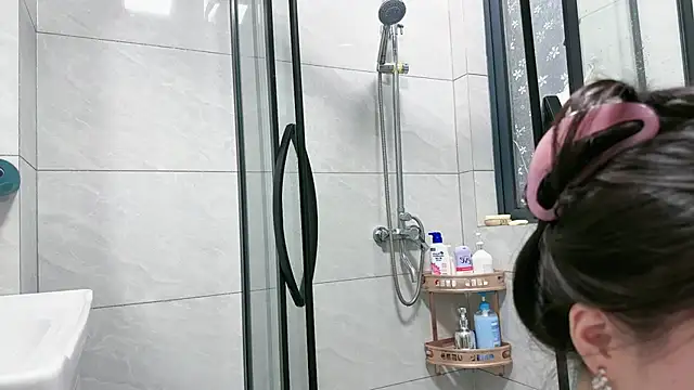 Snapshot of Fairy-HF chatting on March 10, 9:43 am Fairy-HF online show from March 10, 9:43 am