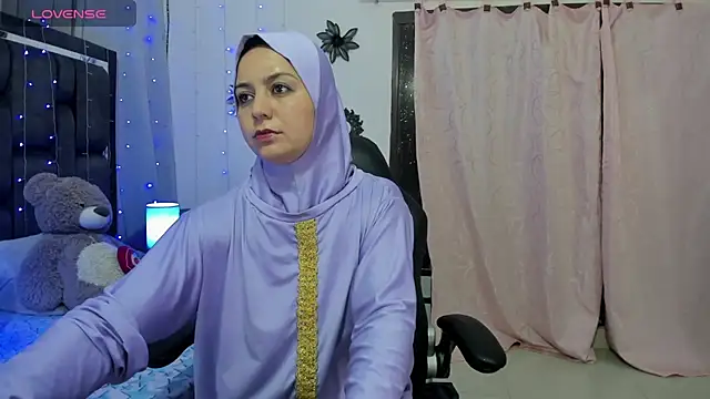 Snapshot of BadraSaadi chatting on December 22, 1:11 pm BadraSaadi online show from December 22, 1:11 pm