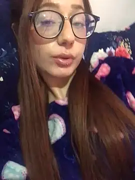 Snapshot of Trixiroy chatting on February 26, 5:42 am Trixiroy online show from February 26, 5:42 am