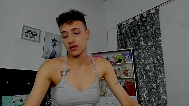 Snapshot of megan_100 chatting on December 13, 7:53 pm megan 100 online show from December 13, 7:53 pm