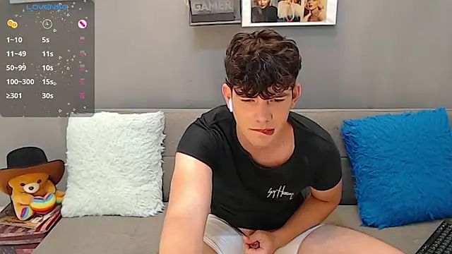 Snapshot of Angelo-cianuro- chatting on January 4, 1:42 am Angelo-cianuro- online show from January 4, 1:42 am