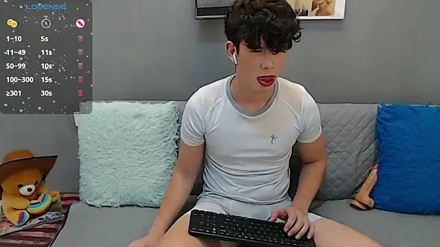 Snapshot of Angelo-cianuro- chatting on January 25, 11:32 pm Angelo-cianuro- online show from January 25, 11:32 pm