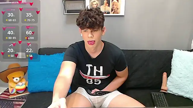 Snapshot of Angelo-cianuro- chatting on March 13, 12:05 am Angelo-cianuro- online show from March 13, 12:05 am