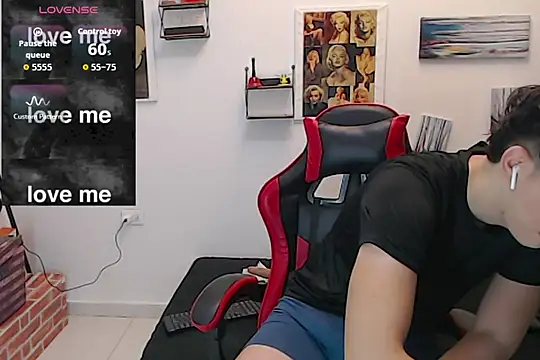 Snapshot of Angelo-cianuro- chatting on October 8, 1:03 am Angelo-cianuro- online show from October 8, 1:03 am