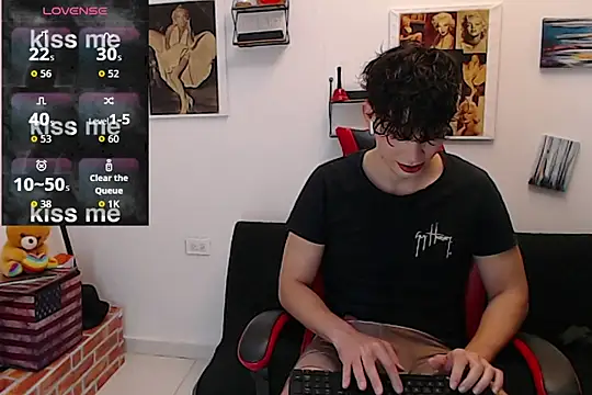 Snapshot of Angelo-cianuro- chatting on October 12, 10:53 pm Angelo-cianuro- online show from October 12, 10:53 pm