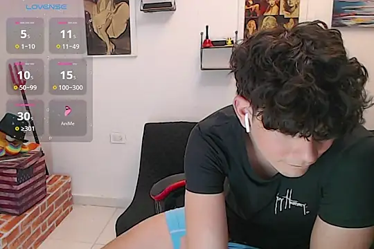 Snapshot of Angelo-cianuro- chatting on October 18, 12:13 am Angelo-cianuro- online show from October 18, 12:13 am