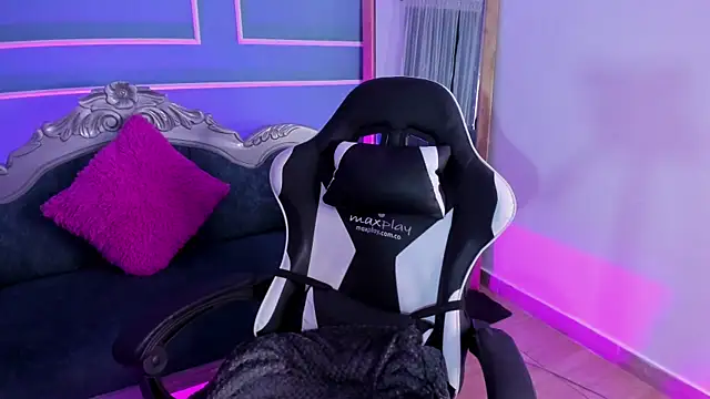 Snapshot of Red_star8 chatting on November 7, 11:21 am Red star8 online show from November 7, 11:21 am