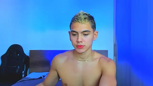 Snapshot of Stevenn_77 chatting on December 5, 3:17 pm Stevenn 77 online show from December 5, 3:17 pm