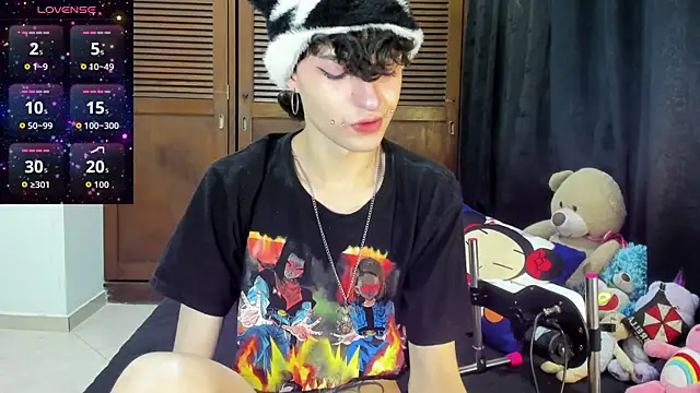 Snapshot of Bloody_lamb chatting on October 12, 2:21 am Bloody lamb online show from October 12, 2:21 am