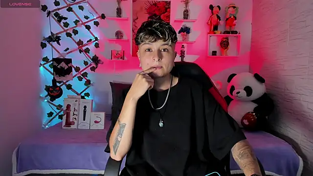 Snapshot of ZuryRamirez_ chatting on November 6, 10:32 pm ZuryRamirez online show from November 6, 10:32 pm