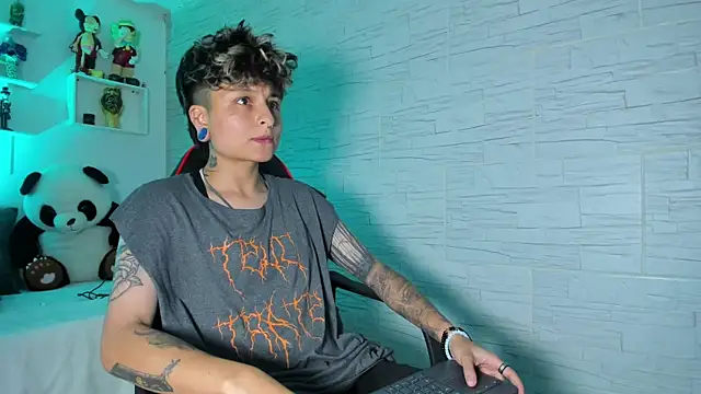 Snapshot of ZuryRamirez_ chatting on November 13, 9:25 pm ZuryRamirez online show from November 13, 9:25 pm