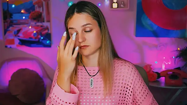 Snapshot of DeboraLarson chatting on December 16, 2:04 am DeboraLarson online show from December 16, 2:04 am