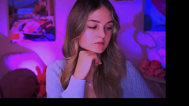 Snapshot of DeboraLarson chatting on February 6, 6:29 am DeboraLarson online show from February 6, 6:29 am