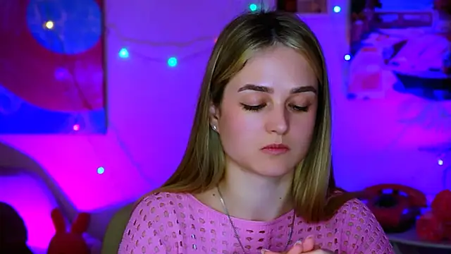 Snapshot of DeboraLarson chatting on March 21, 11:01 am DeboraLarson online show from March 21, 11:01 am