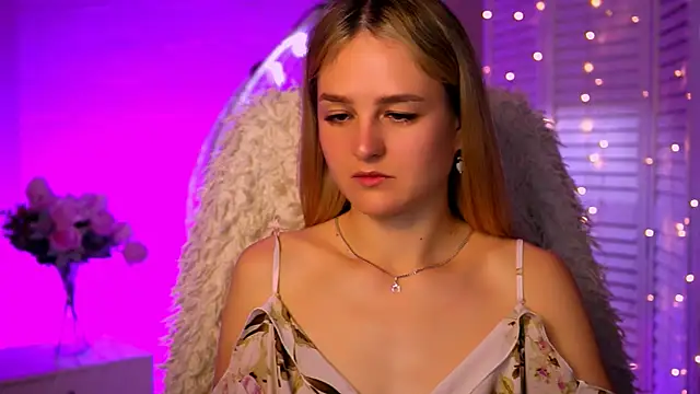 Snapshot of DeboraLarson chatting on October 16, 3:29 am DeboraLarson online show from October 16, 3:29 am