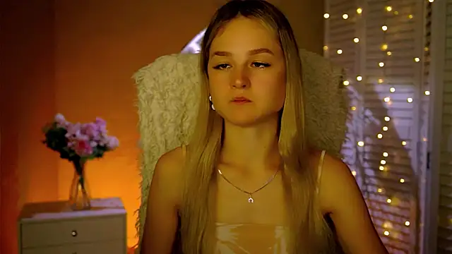 DeboraLarson online show from November 25, 3:39 am