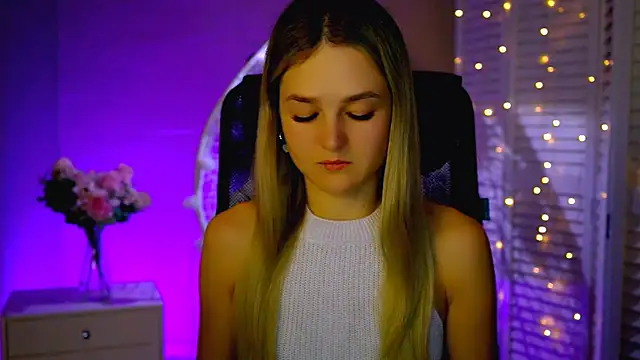 DeboraLarson online show from November 29, 3:31 am