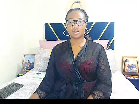 Snapshot of veronica1xxx chatting on November 25, 12:32 am veronica1xxx online show from November 25, 12:32 am