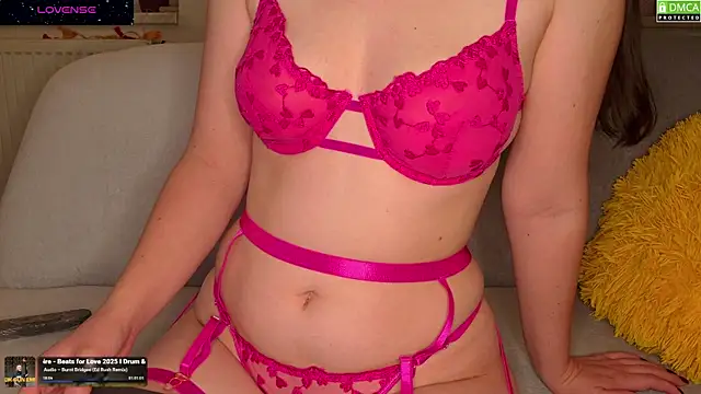 Snapshot of Scarlettt_Beauty chatting on September 24, 7:39 pm Scarlettt Beauty online show from September 24, 7:39 pm