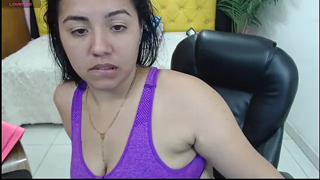 Snapshot of candiapole chatting on January 9, 1:02 pm candiapole online show from January 9, 1:02 pm