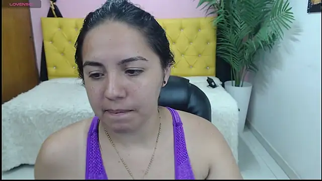 Snapshot of candiapole chatting on January 10, 3:58 pm candiapole online show from January 10, 3:58 pm