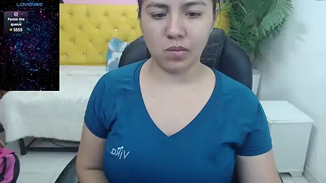 Snapshot of candiapole chatting on March 19, 12:45 pm candiapole online show from March 19, 12:45 pm