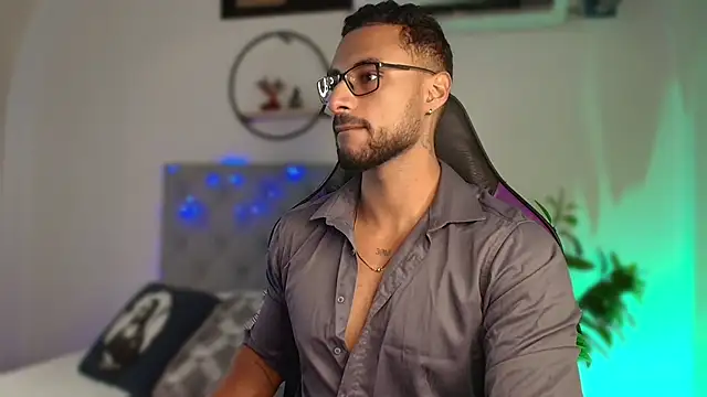 LiamGarcia1 online show from December 24, 12:33 pm