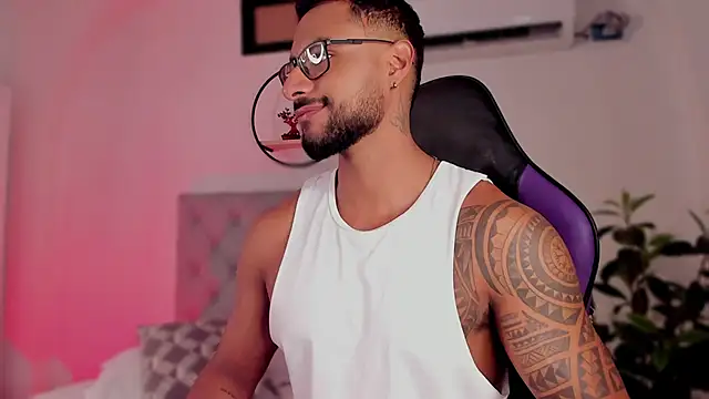 LiamGarcia1 online show from January 9, 12:30 pm