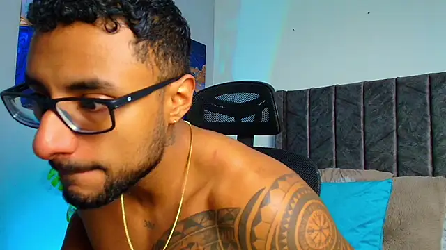 LiamGarcia1 online show from September 18, 12:40 pm