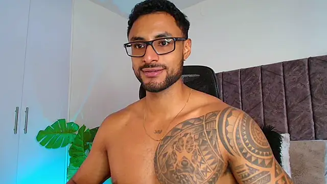 LiamGarcia1 online show from October 3, 4:04 pm