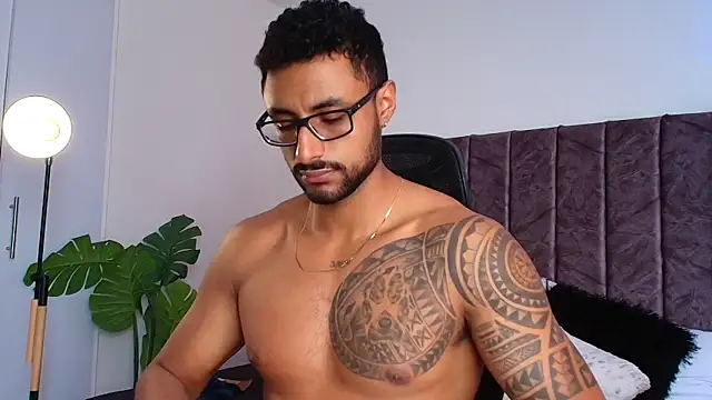 LiamGarcia1 online show from November 17, 4:35 pm