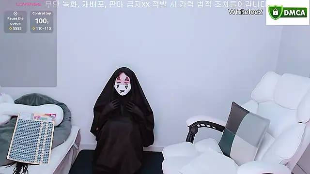 Snapshot of whitelee2 chatting on October 30, 12:39 pm whitelee2 online show from October 30, 12:39 pm